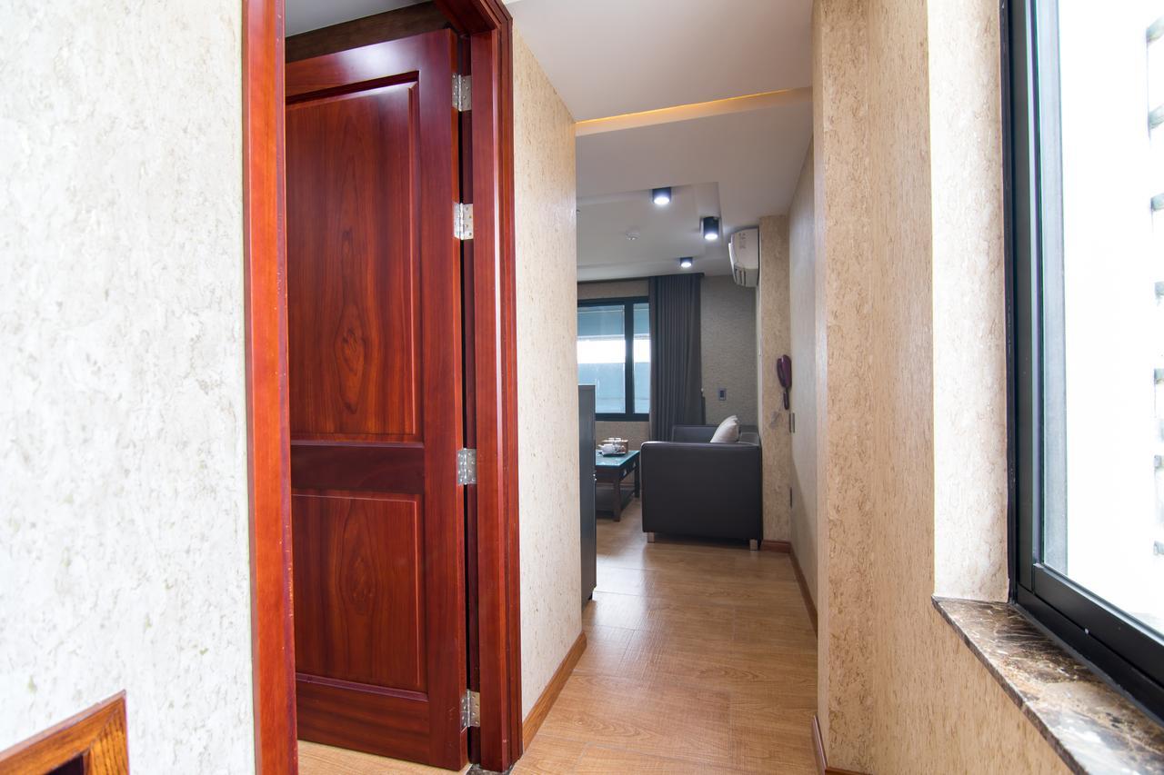 Reddoorz Plus @ Nguyen Trai Street Thành Pho Ho Chí Minh Esterno foto