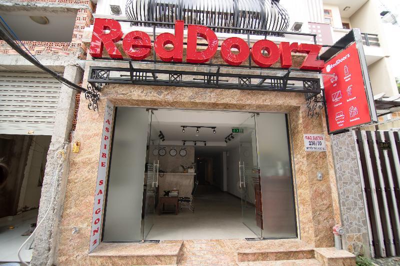 Reddoorz Plus @ Nguyen Trai Street Thành Pho Ho Chí Minh Esterno foto