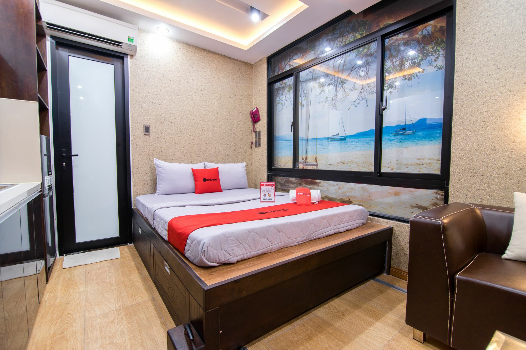 Reddoorz Plus @ Nguyen Trai Street Thành Pho Ho Chí Minh Esterno foto