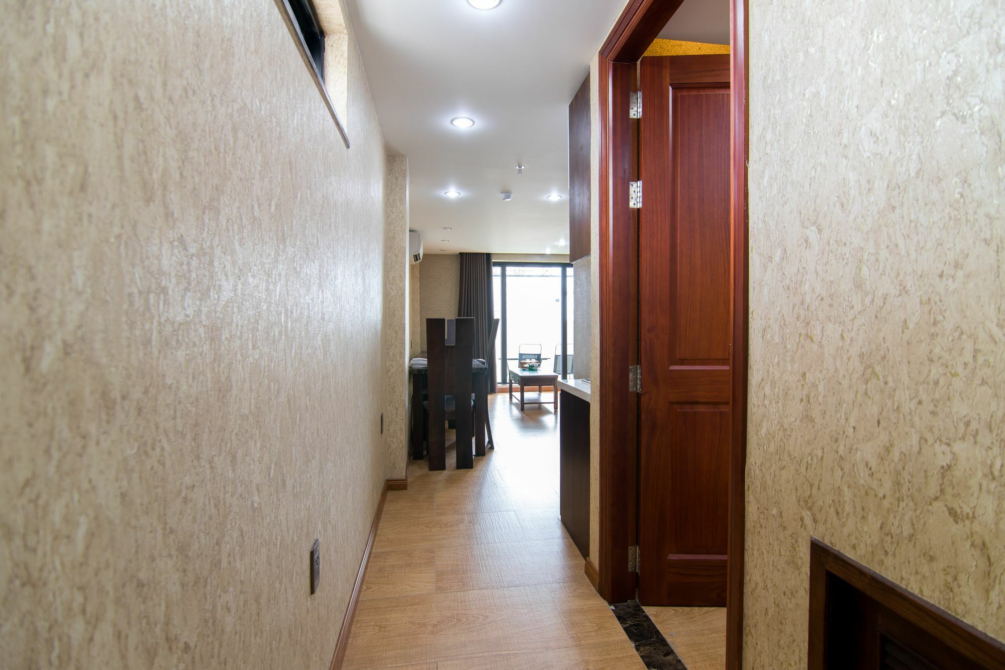 Reddoorz Plus @ Nguyen Trai Street Thành Pho Ho Chí Minh Esterno foto